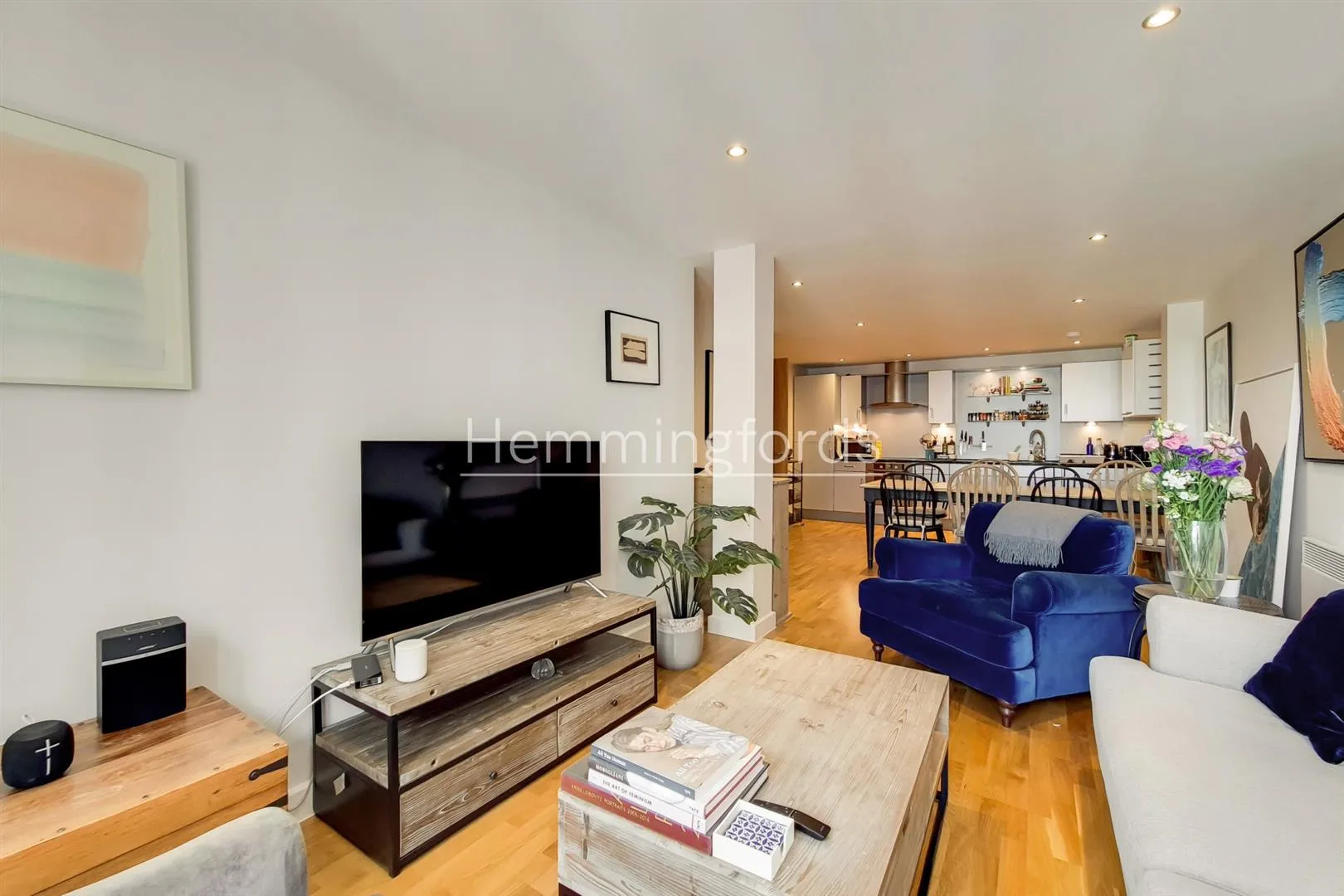 Flat Balmes Road in Greater London