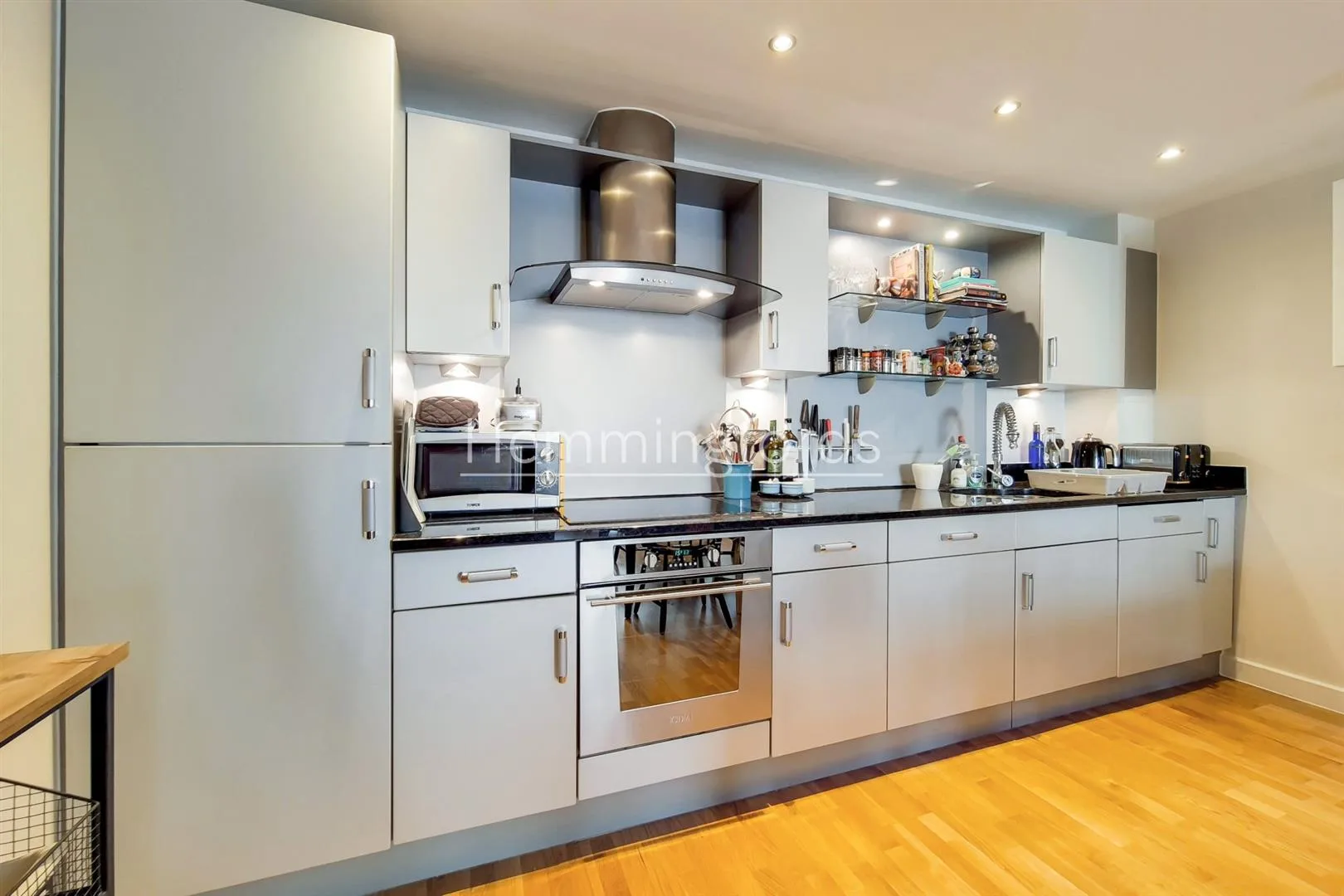 Flat Balmes Road in Greater London