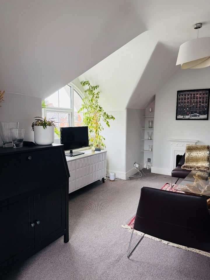 Flat Ewell Road in Greater London