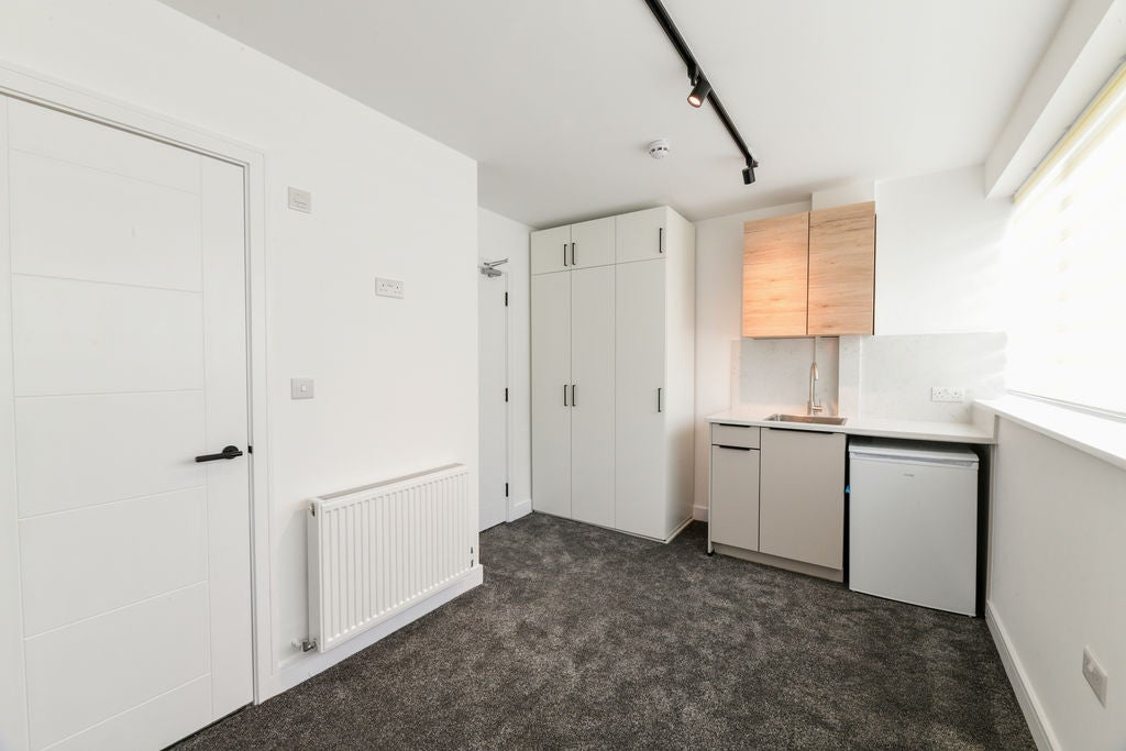 Room Albert Drive in Greater London