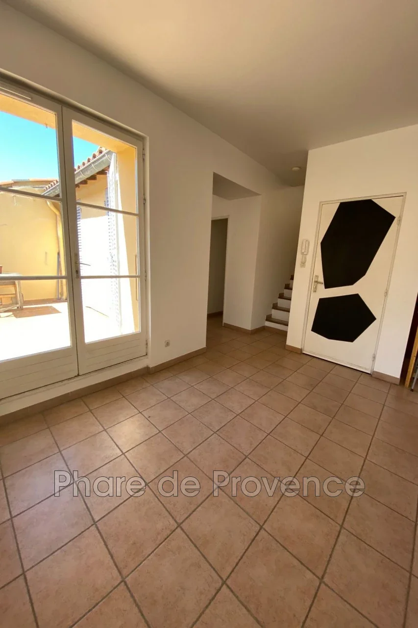 Flat Place Jules Verne in Marseille