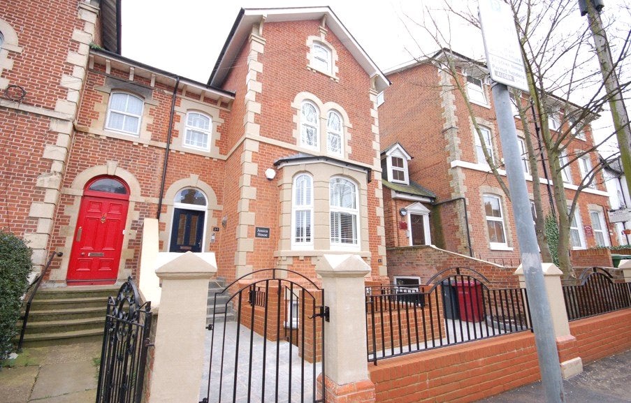 Flat Russell Street in Reading