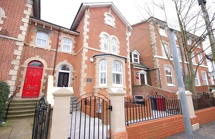 Flat Russell Street in Reading