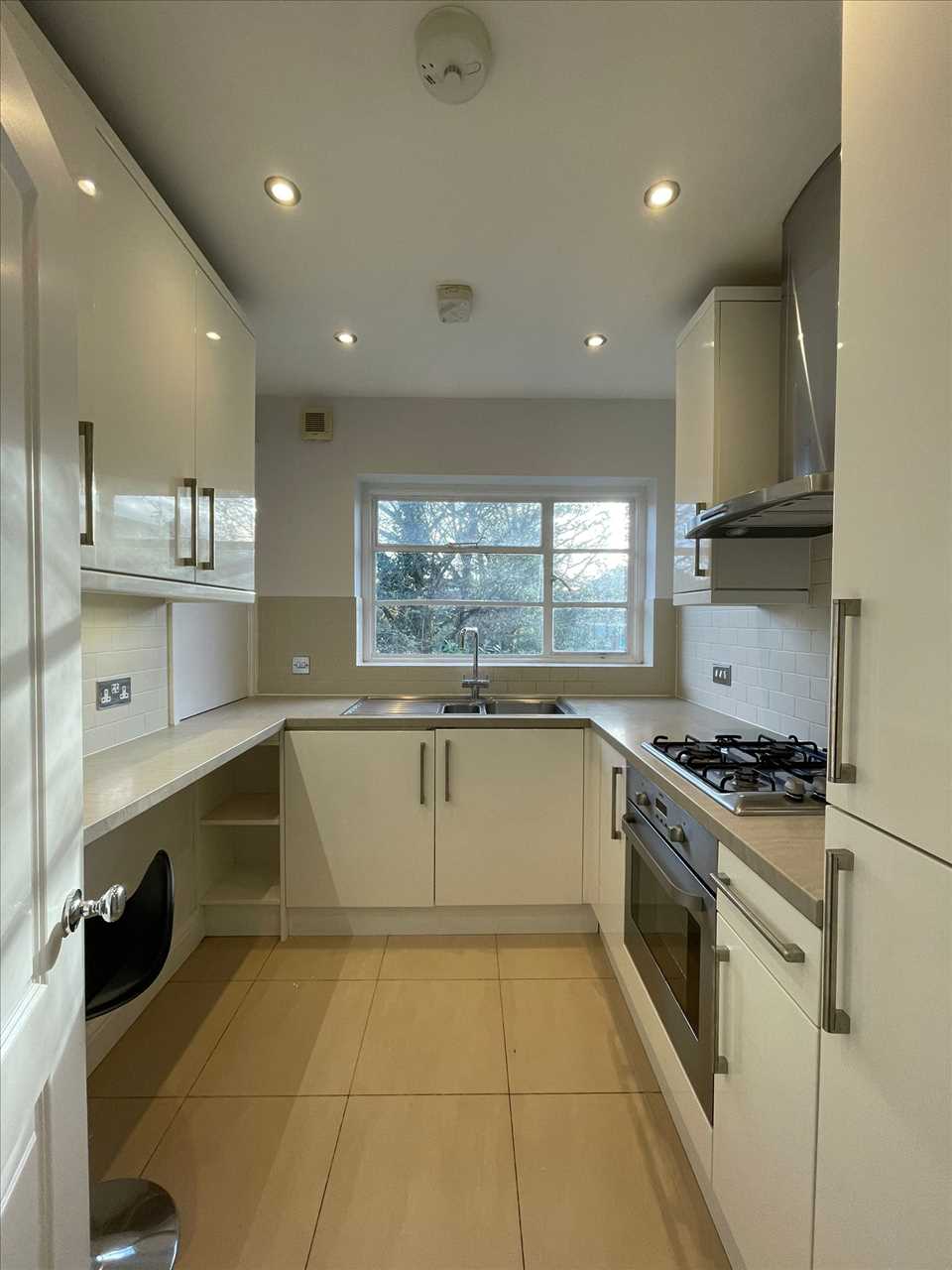 Flat Glenhill Close in Greater London