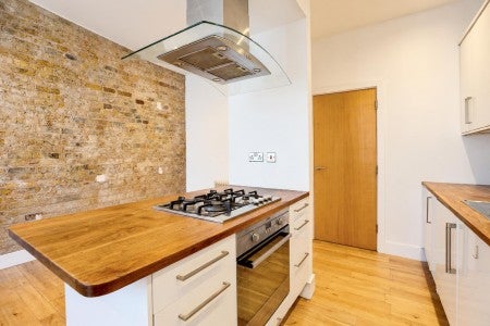 Flat Thrawl Street in Greater London