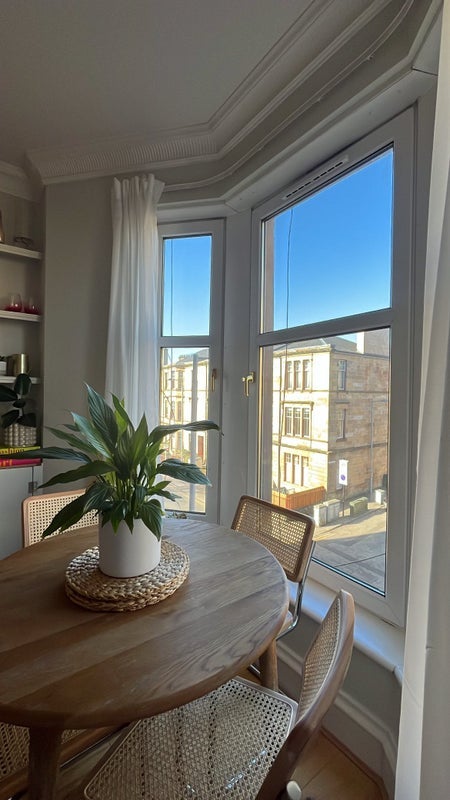 Room Queen Margaret Drive in Glasgow