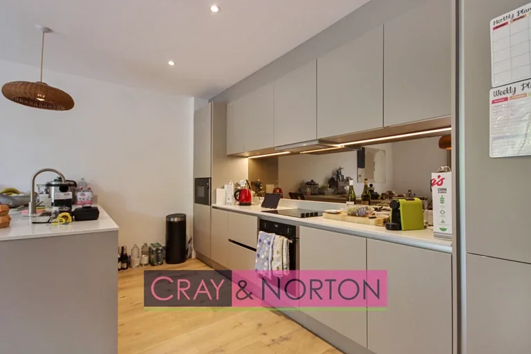 Flat Croham Valley Road in London