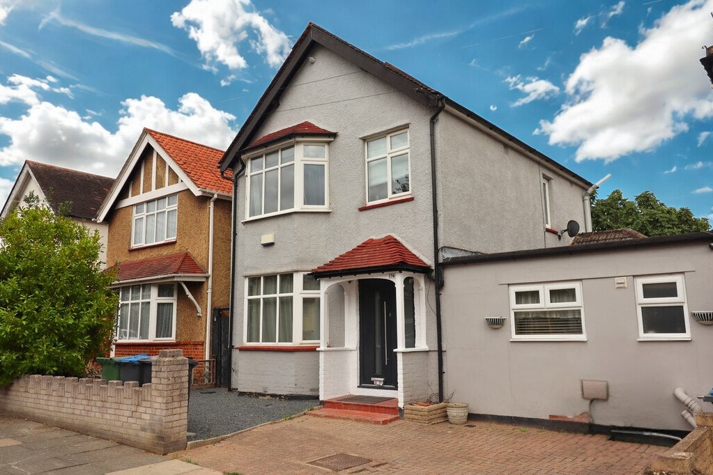 Room Thornhill Road in Greater London