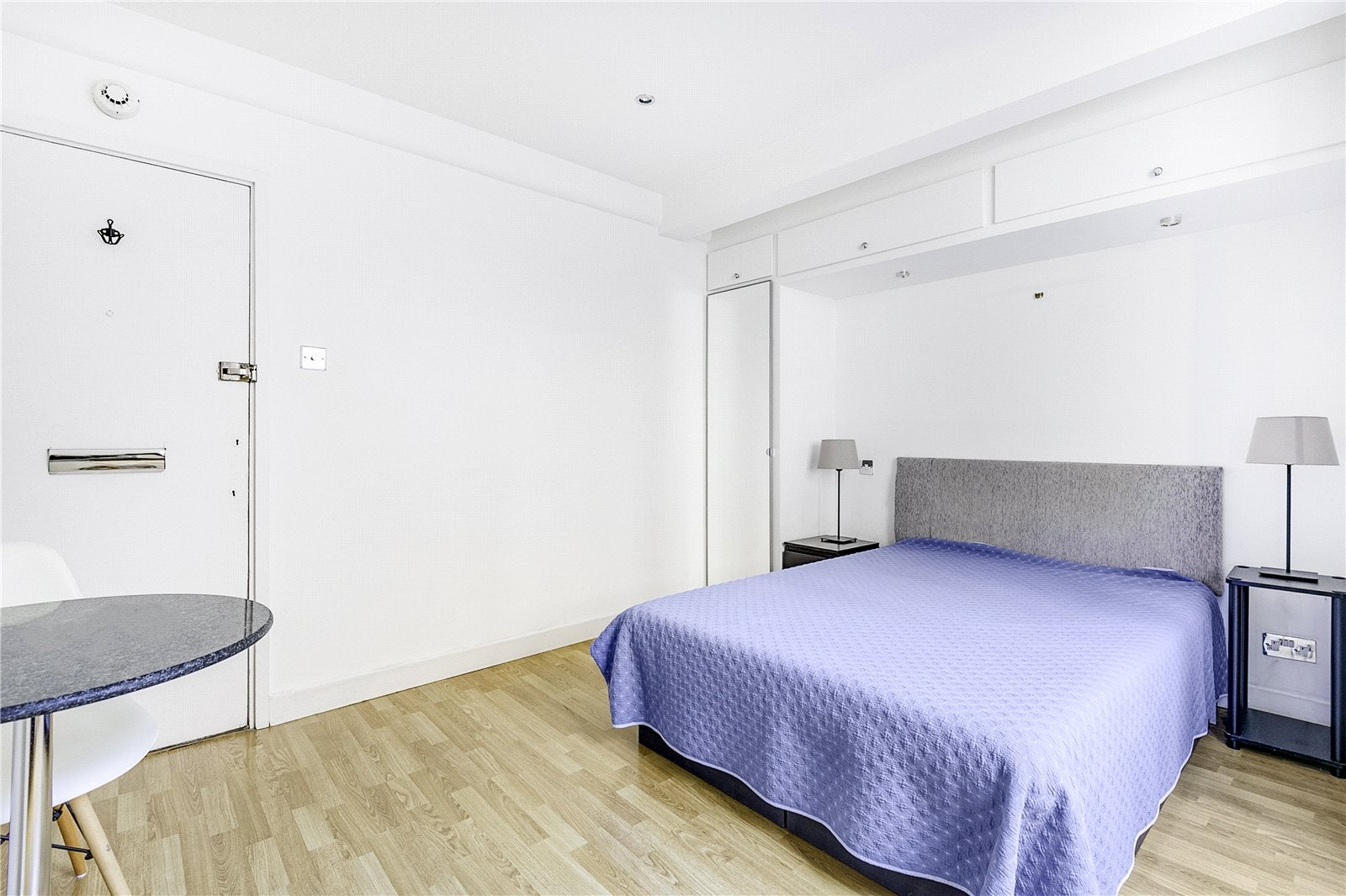Flat Lucan Place in Greater London