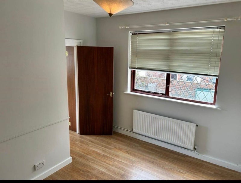 Room Wellmead Close in Manchester