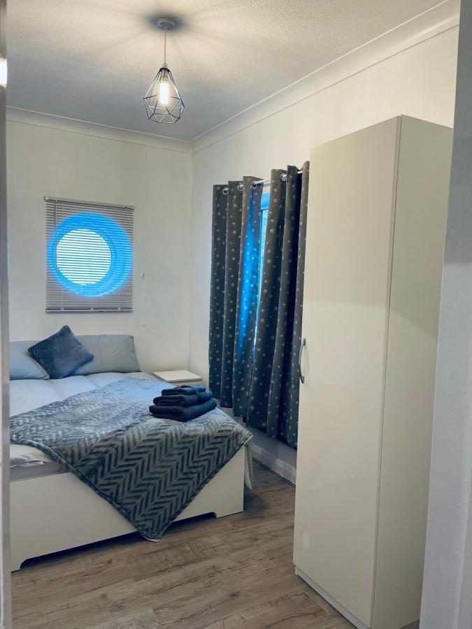 Flat Winnipeg Quay in Salford