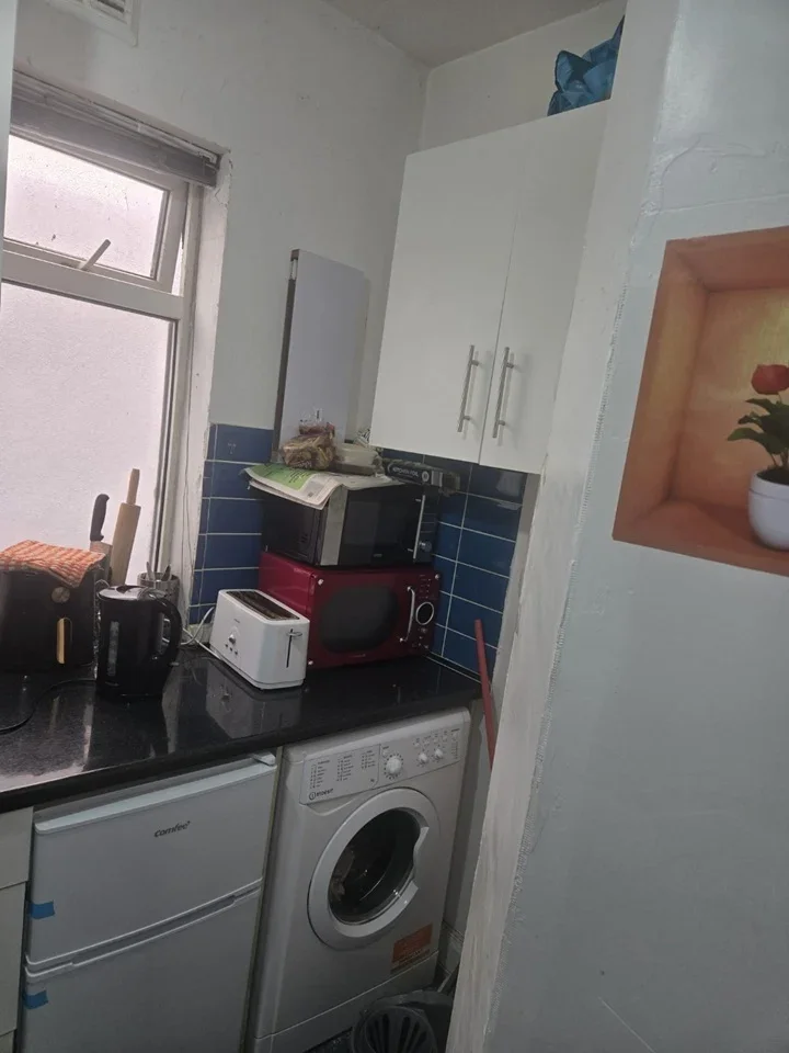 Room High Road in Greater London
