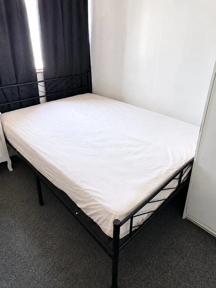 Room High Road in Greater London