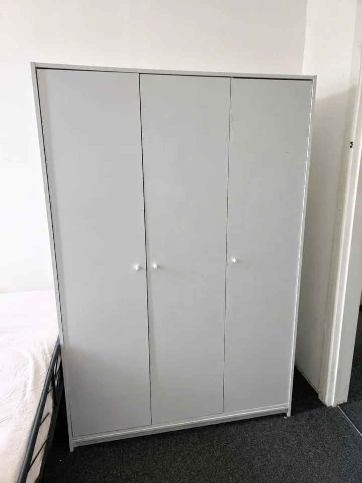 Room High Road in Greater London