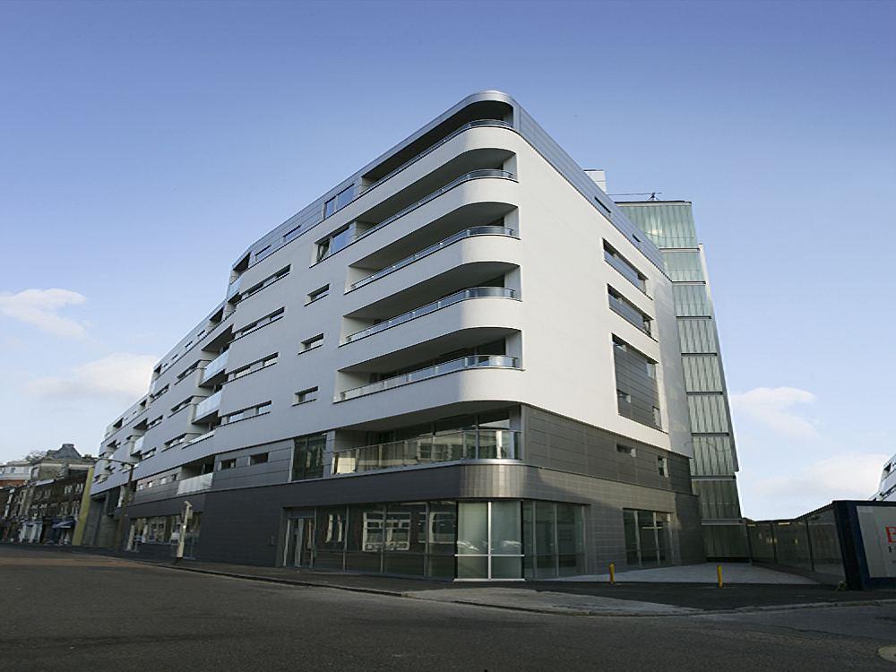 Flat Long Lane in Greater London