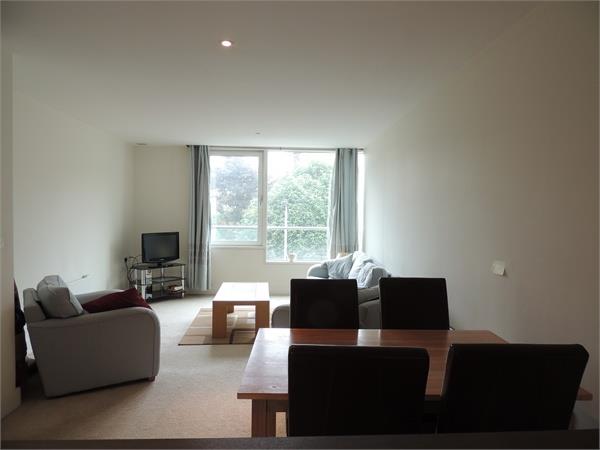 Flat Long Lane in Greater London