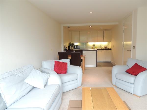 Flat Long Lane in Greater London