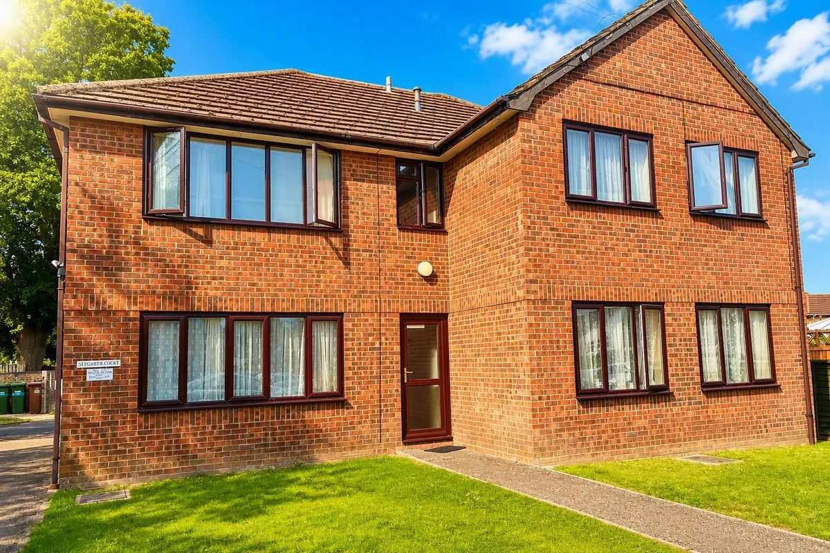 Flat Sedgwick Road in Eastleigh
