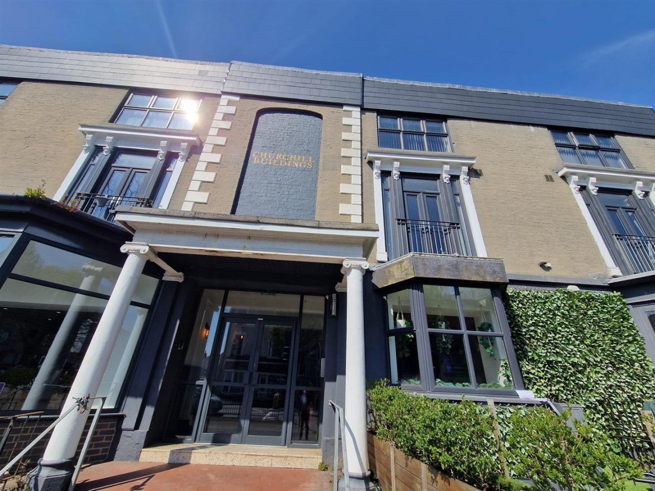Flat Henrietta Street in Swansea