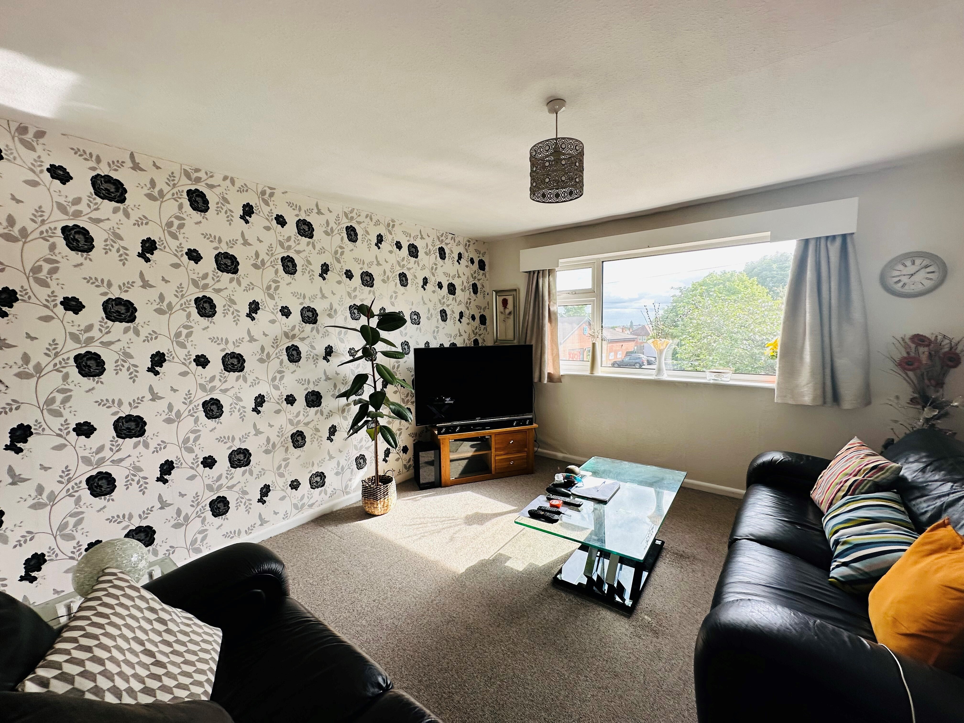 Flat Lambourne Drive in Nottingham