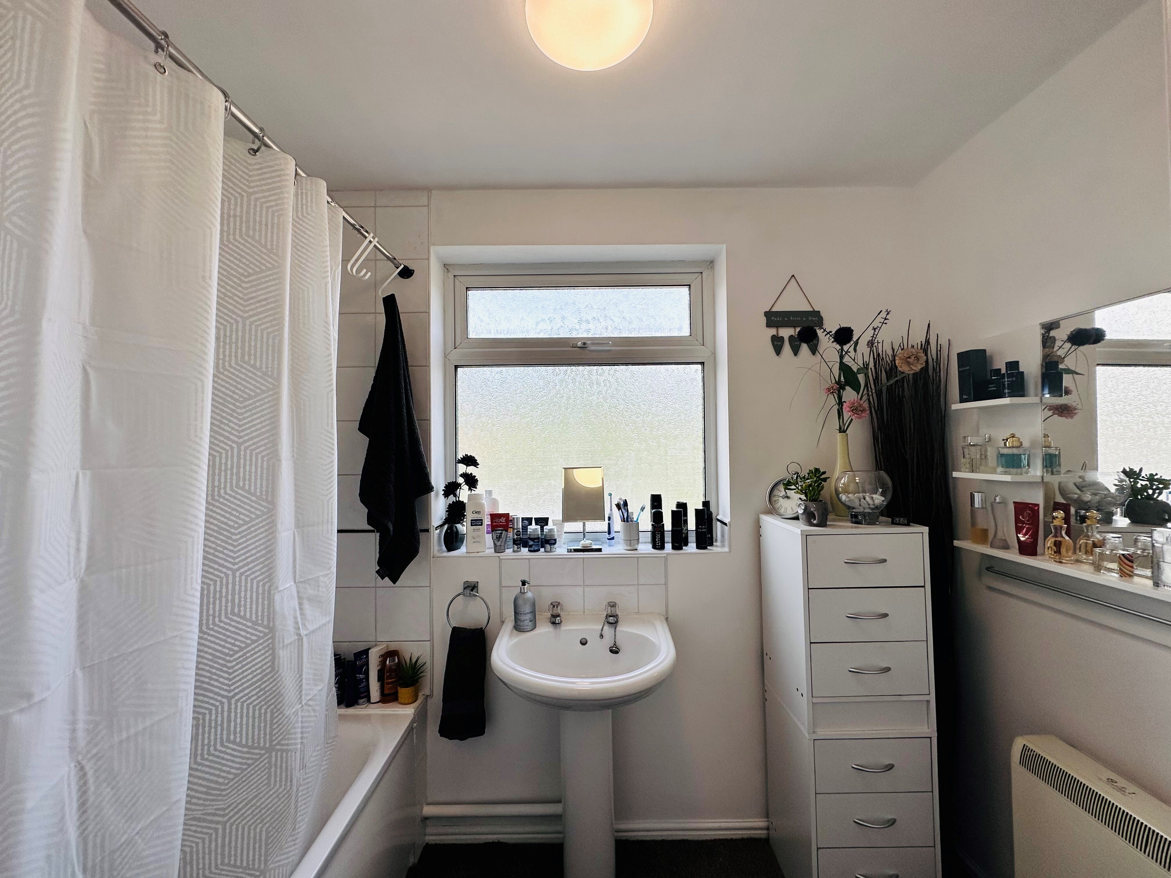 Flat Lambourne Drive in Nottingham