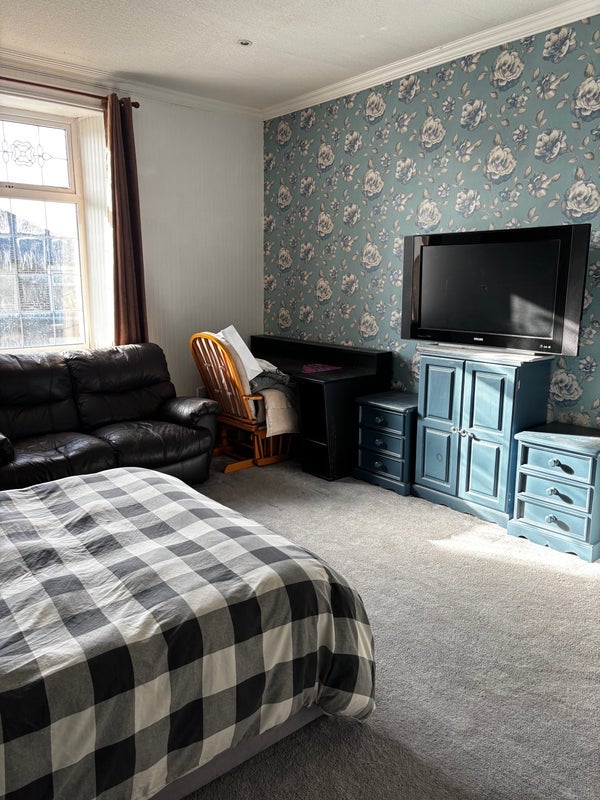 Room Brunshaw Road in Burnley