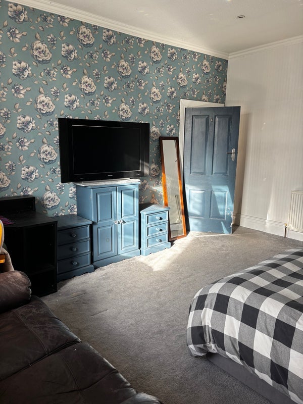 Room Brunshaw Road in Burnley