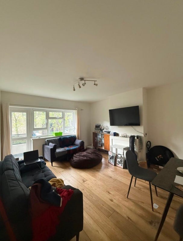 Room Westbridge Road in Greater London