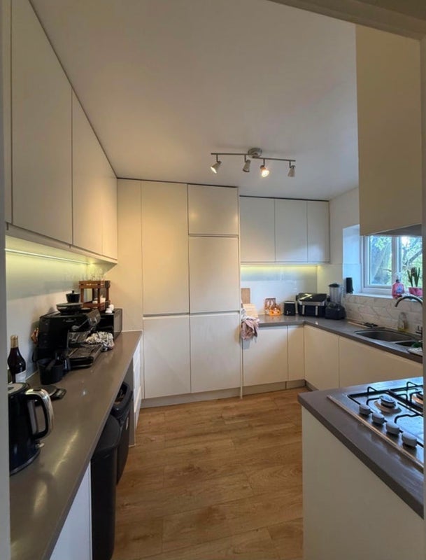 Room Westbridge Road in Greater London