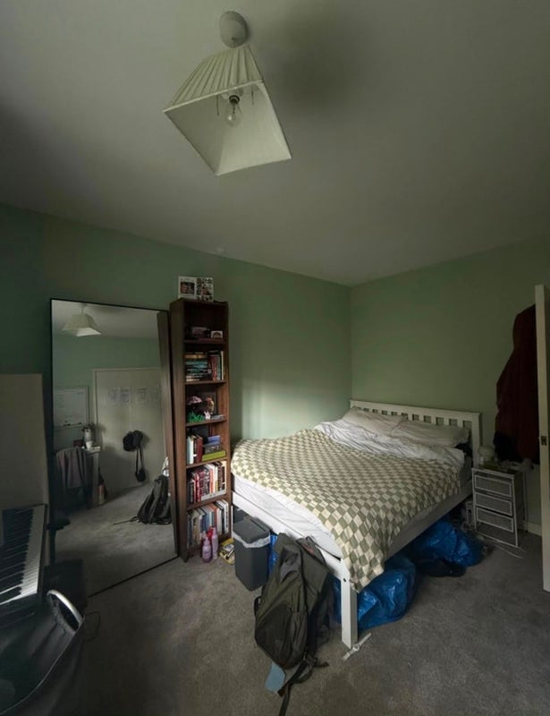 Room Westbridge Road in Greater London