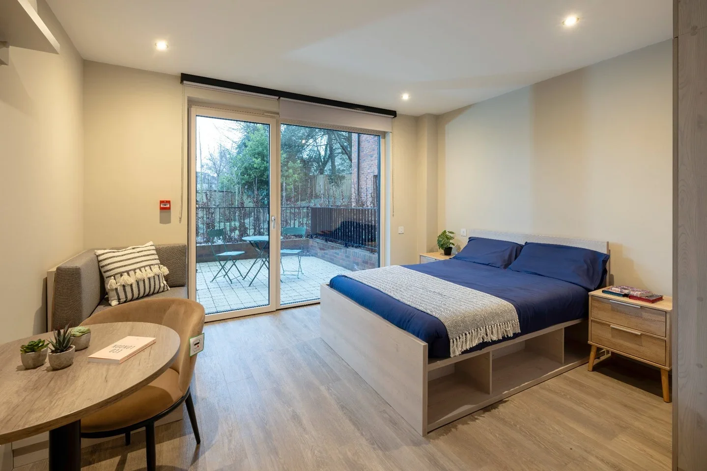 Flat Augustus Road in Greater London
