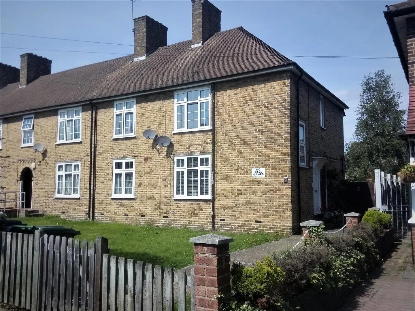 Flat Saxlingham Road in Greater London