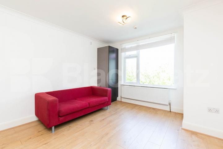 Flat Iverson Road in Greater London
