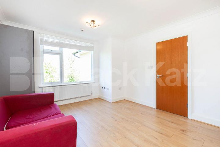 Flat Iverson Road in Greater London