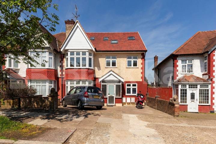 Flat Iverson Road in Greater London