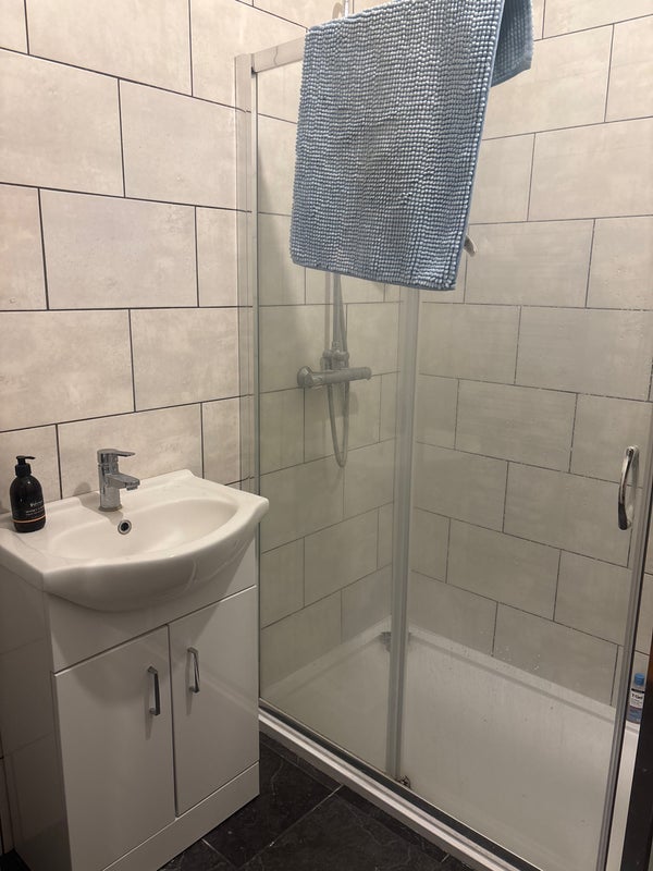 Room Gunnersbury Avenue in Greater London