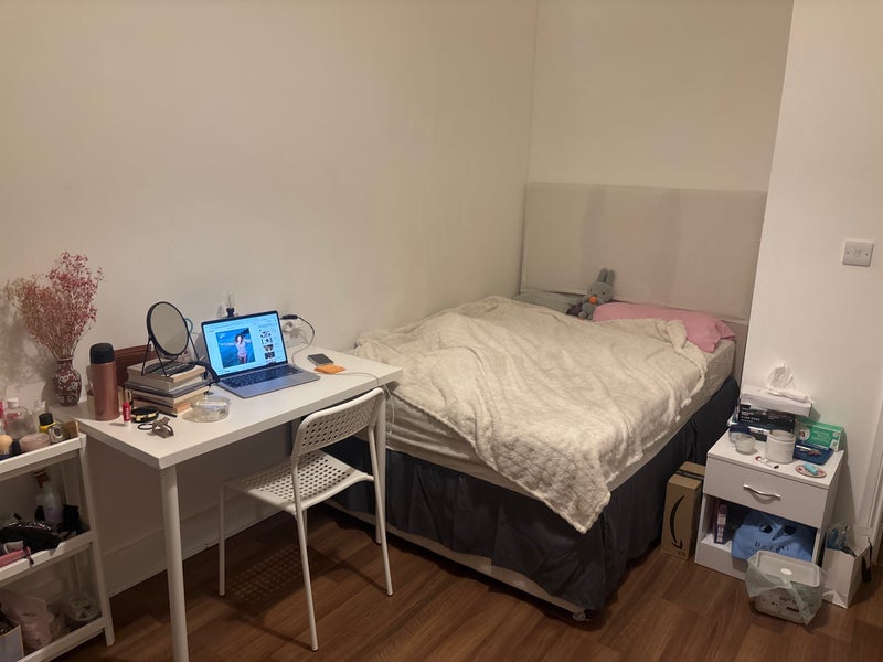 Room Gunnersbury Avenue in Greater London