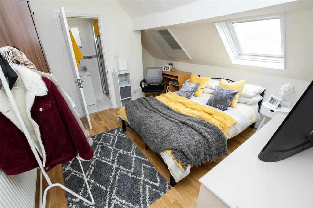 Flat Harborne Park Road in Birmingham