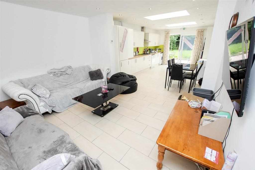 Flat Harborne Park Road in Birmingham