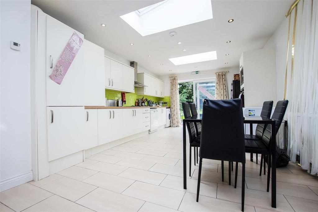 Flat Harborne Park Road in Birmingham
