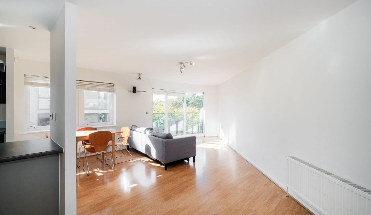 Flat Goldsmiths' Row in Greater London