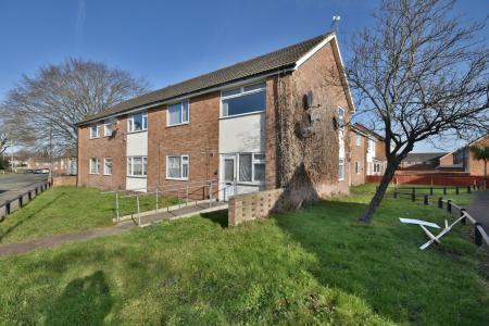 Flat Durham Court in Ellesmere Port
