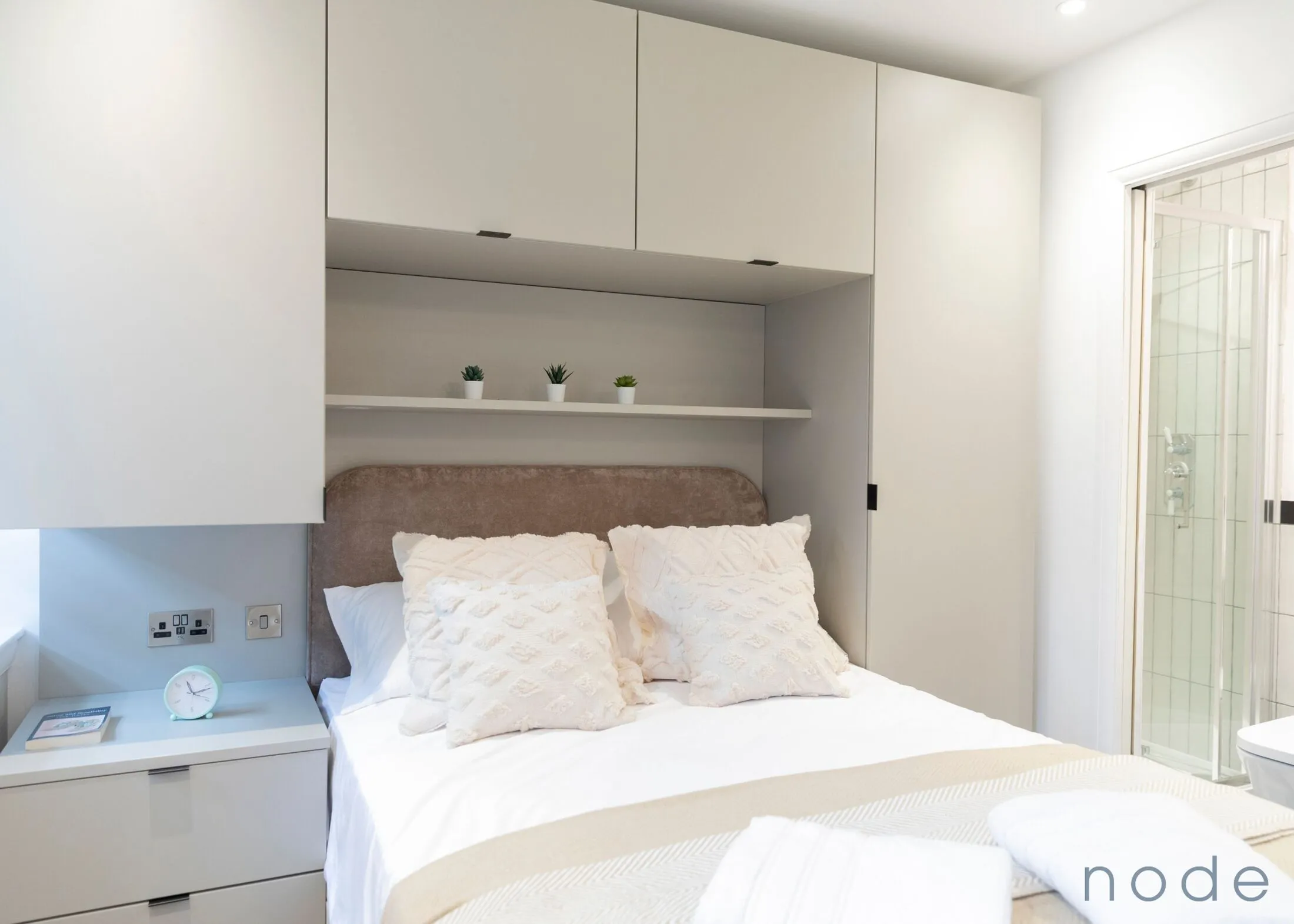 Flat Shakespeare Road in Greater London