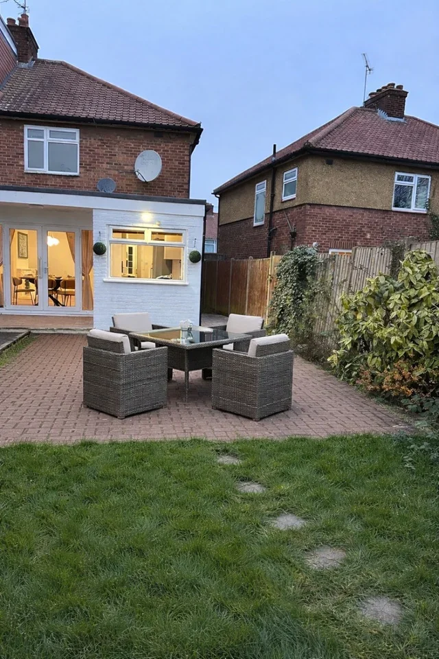 House Cumbrian Gardens in Greater London