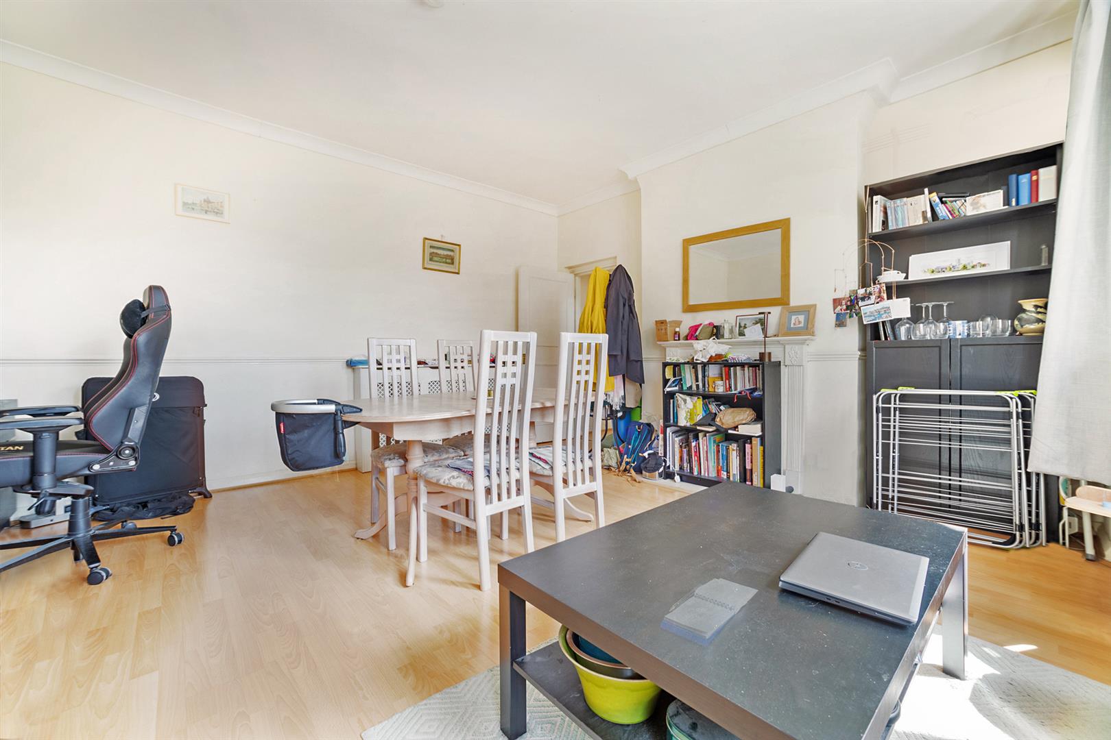 Flat Tooley Street in Greater London