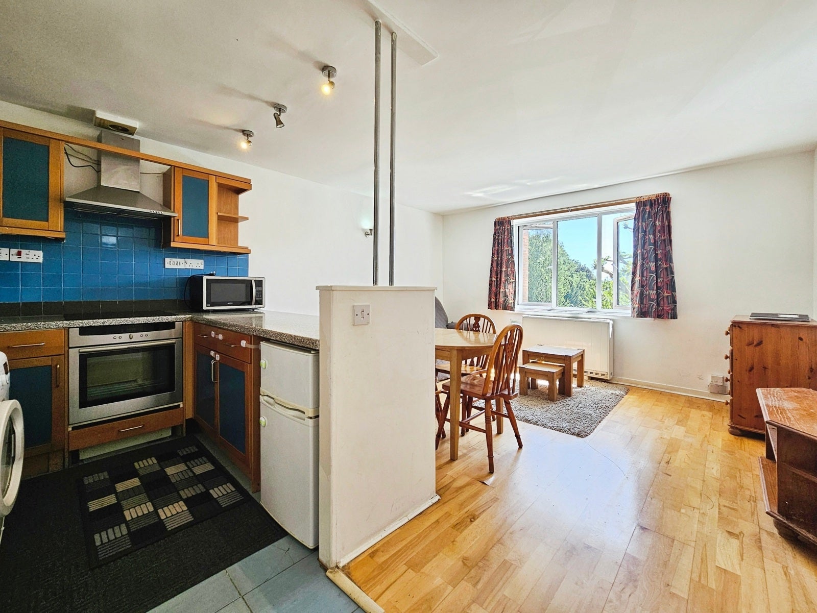 Flat Sidney Road in Borough of Spelthorne