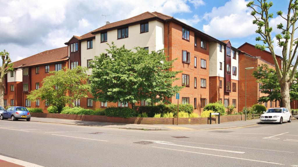 Flat Sidney Road in Borough of Spelthorne