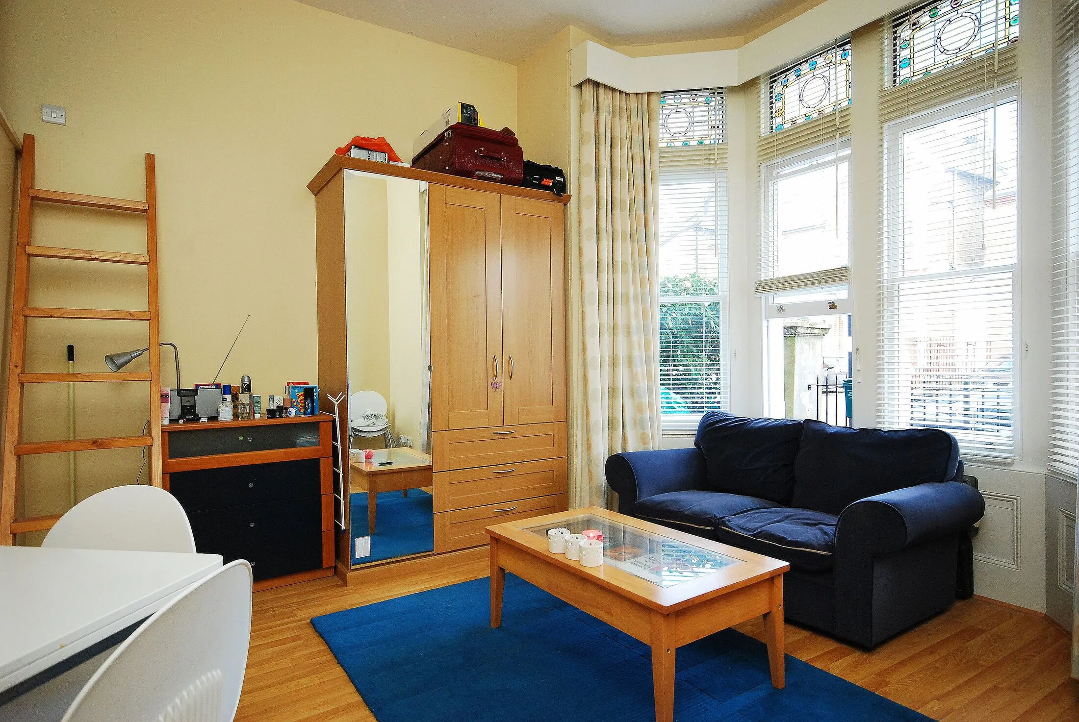 Flat Walpole Gardens in Greater London
