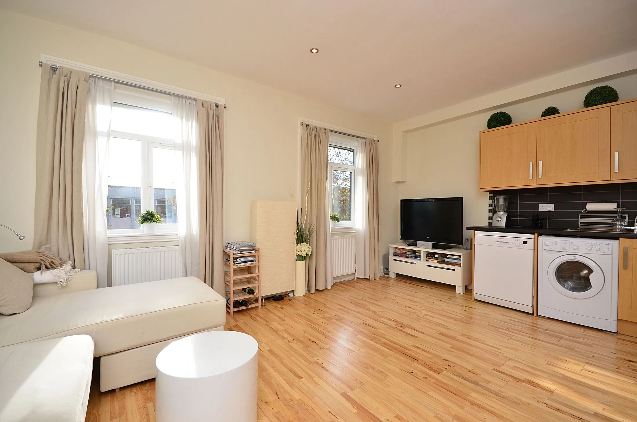 Flat Chiswick High Road in Greater London