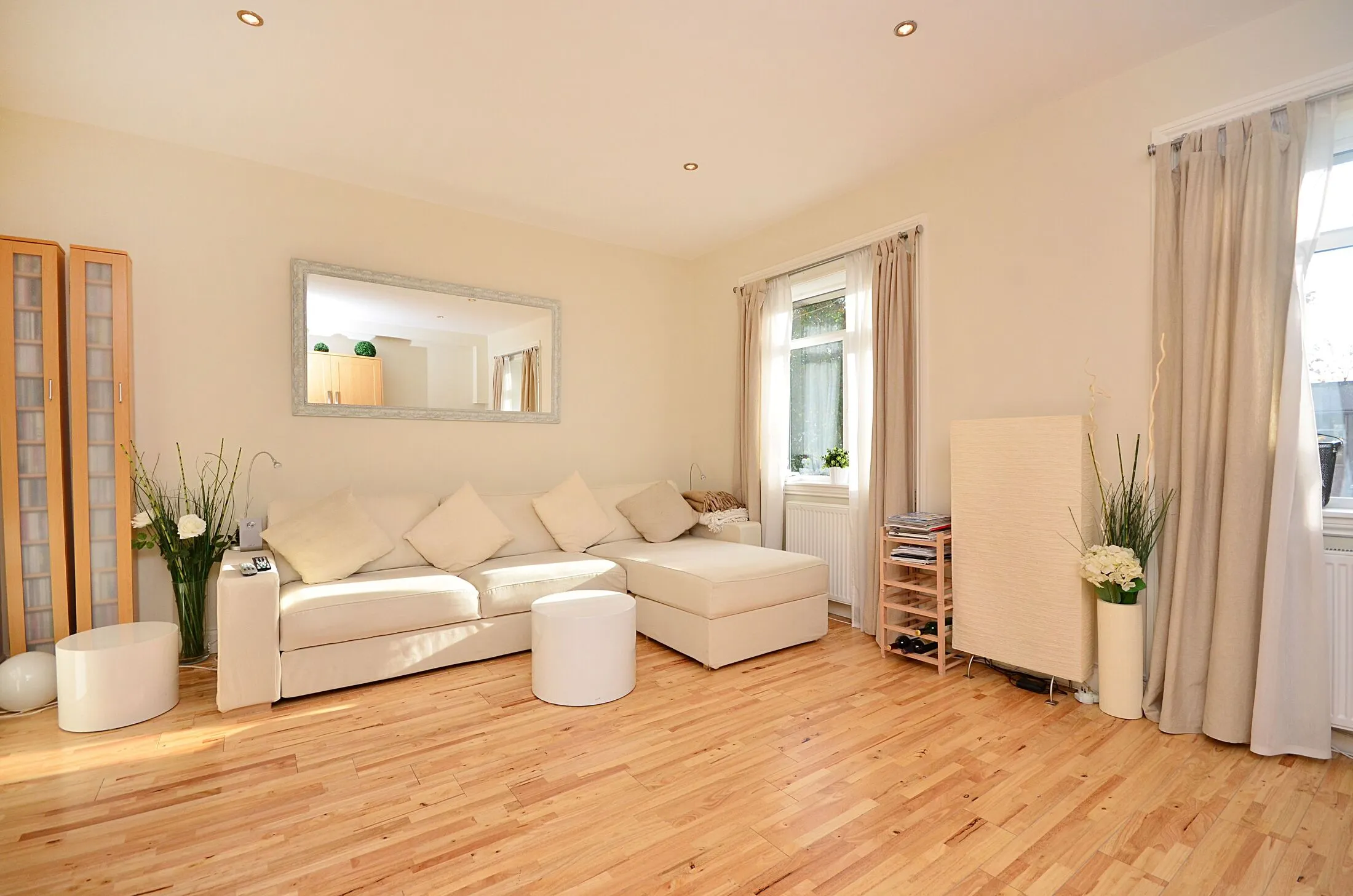 Flat Chiswick High Road in Greater London